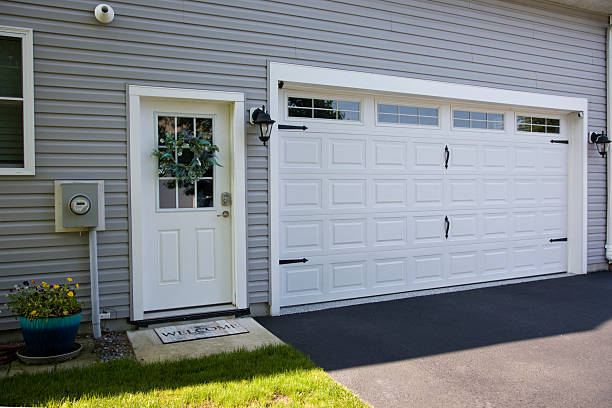 24/7 Emergency Garage Door Panel Replacement experts in Temple Hills, MD